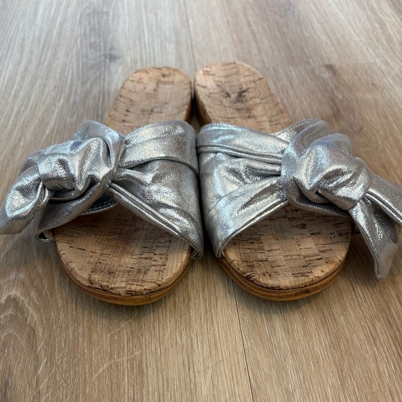 Ninety Union Woman’s 8 Silver Fabric Bow Slide Sandals - Picture 2 of 9